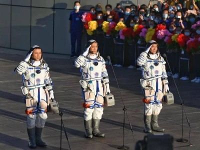 青島空壓機(jī)祝賀神州十二號載人飛船發(fā)射成功！