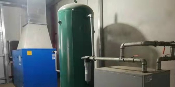 螺桿空壓機(jī)要定期放水，否則......